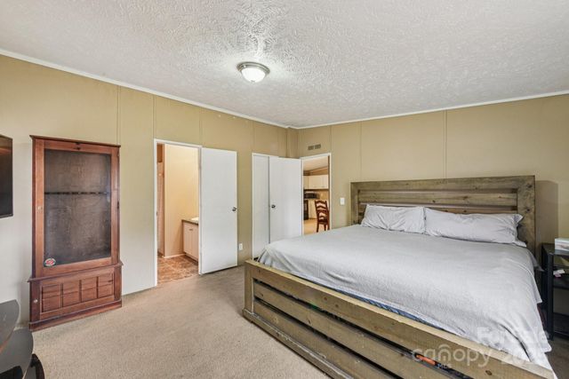 5610 Wildwood Court, Bessemer City, NC 28016