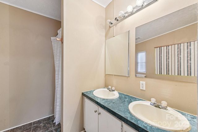 5610 Wildwood Court, Bessemer City, NC 28016