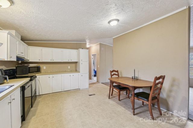 5610 Wildwood Court, Bessemer City, NC 28016