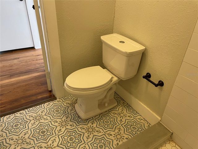1517 E ELLICOTT STREET, Tampa, FL 33610