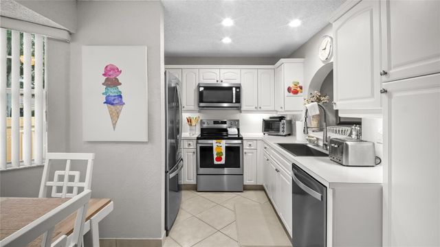 11431 Lakeview Drive 5-C, Coral Springs, FL 33071