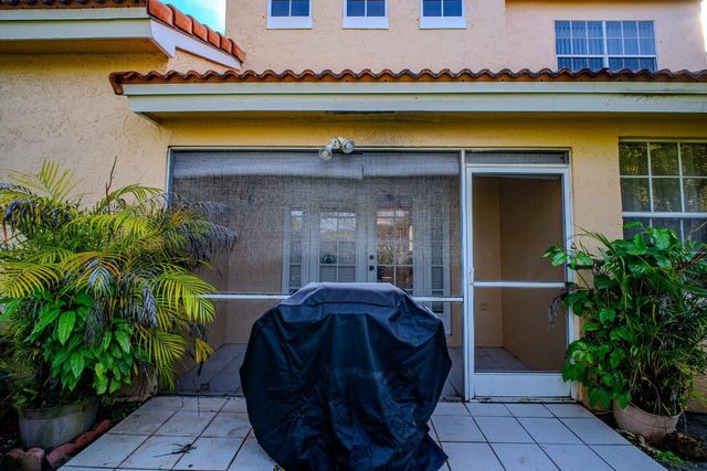 11431 Lakeview Drive 5-C, Coral Springs, FL 33071