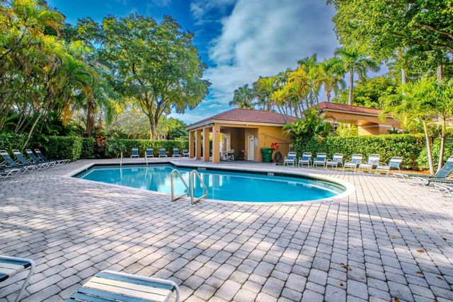 11431 Lakeview Drive 5-C, Coral Springs, FL 33071