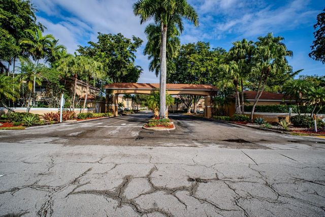 11431 Lakeview Drive 5-C, Coral Springs, FL 33071