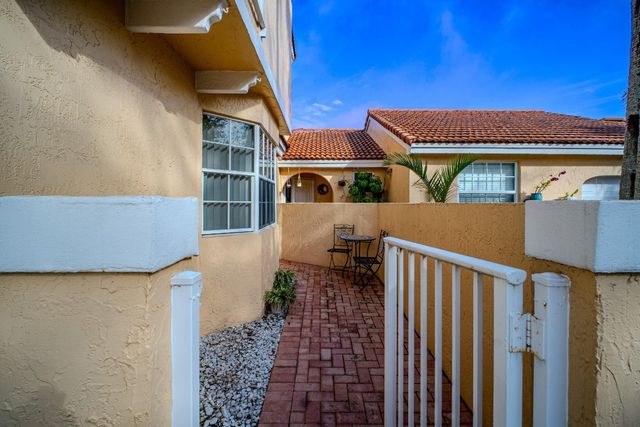 11431 Lakeview Drive 5-C, Coral Springs, FL 33071
