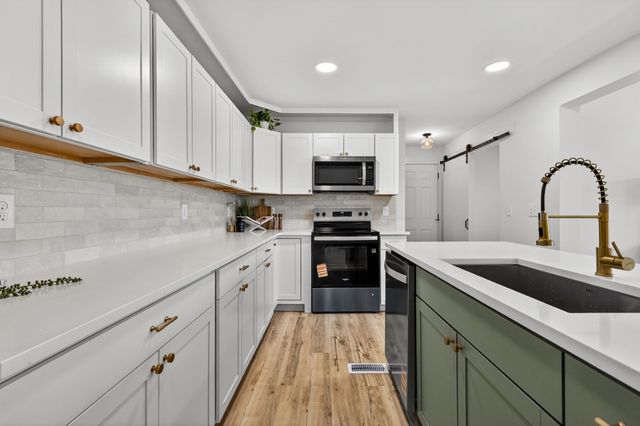 448 Walton Ferry Rd, Hendersonville, TN 37075