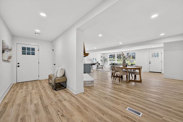 448 Walton Ferry Rd, Hendersonville, TN 37075