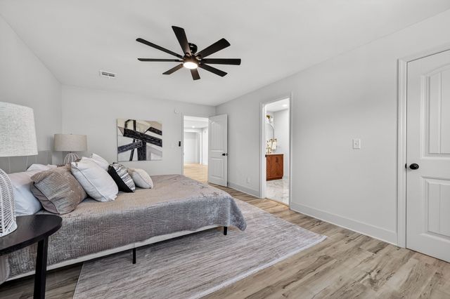 448 Walton Ferry Rd, Hendersonville, TN 37075