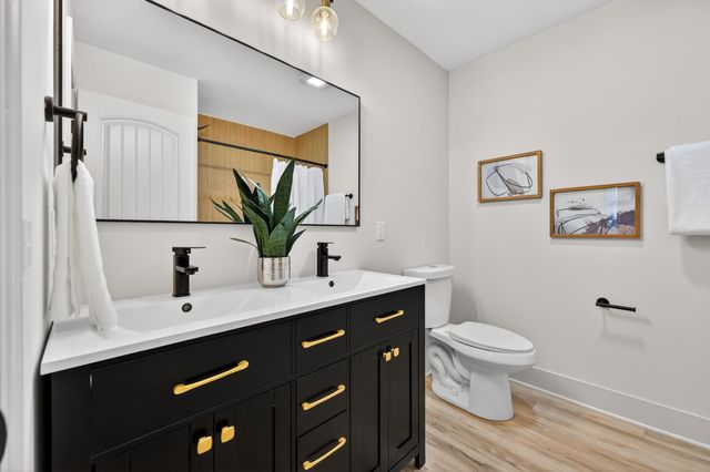 448 Walton Ferry Rd, Hendersonville, TN 37075