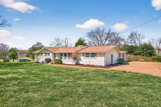 448 Walton Ferry Rd, Hendersonville, TN 37075