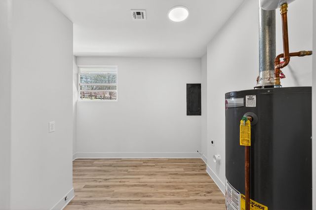 448 Walton Ferry Rd, Hendersonville, TN 37075