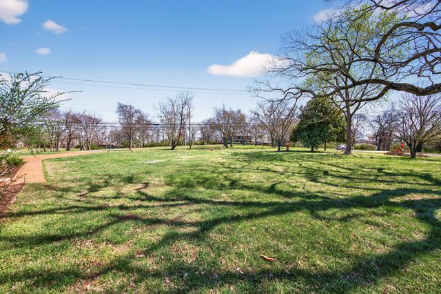 448 Walton Ferry Rd, Hendersonville, TN 37075