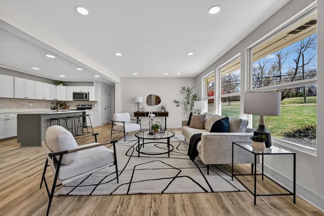 448 Walton Ferry Rd, Hendersonville, TN 37075