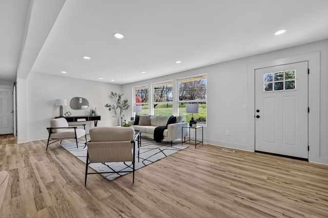 448 Walton Ferry Rd, Hendersonville, TN 37075