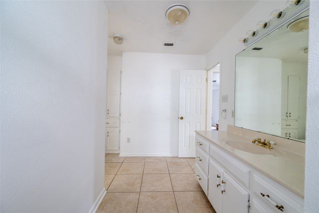 913 Foley Avenue, Iowa Park, TX 76367