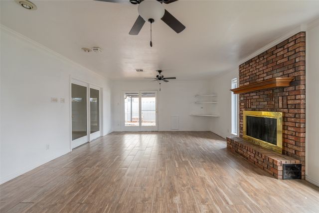 913 Foley Avenue, Iowa Park, TX 76367