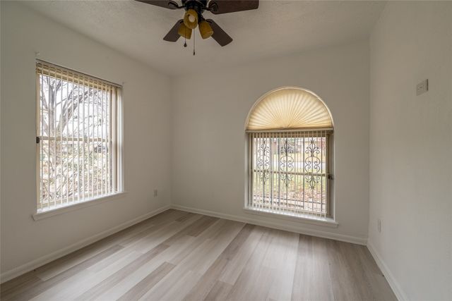 913 Foley Avenue, Iowa Park, TX 76367