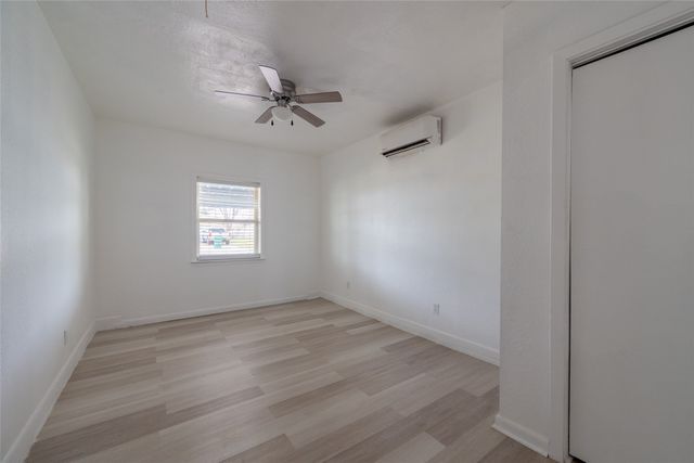 913 Foley Avenue, Iowa Park, TX 76367