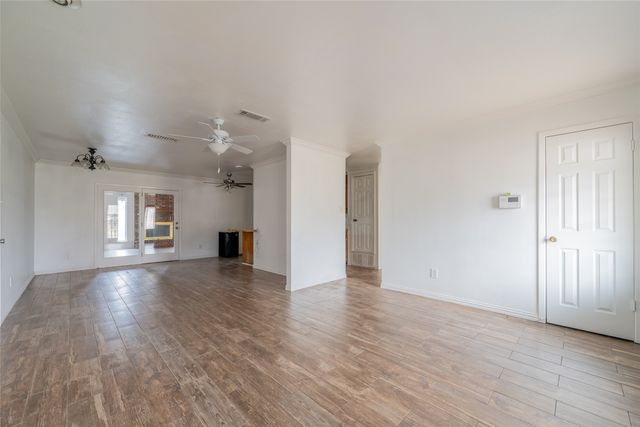 913 Foley Avenue, Iowa Park, TX 76367
