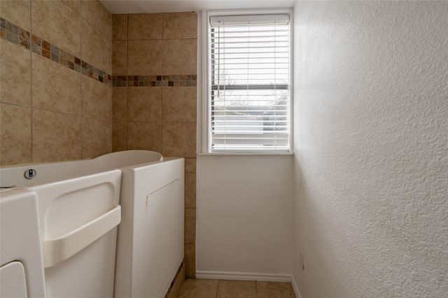 913 Foley Avenue, Iowa Park, TX 76367