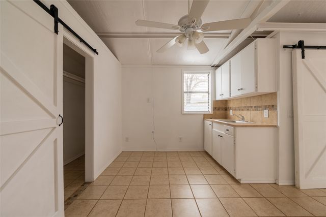 913 Foley Avenue, Iowa Park, TX 76367