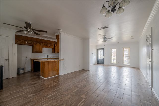 913 Foley Avenue, Iowa Park, TX 76367