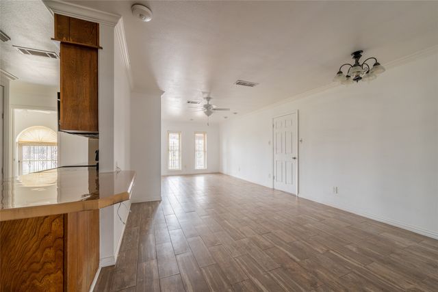 913 Foley Avenue, Iowa Park, TX 76367