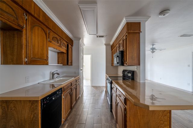 913 Foley Avenue, Iowa Park, TX 76367