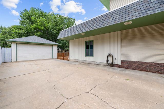 748 S 5th St, Salina, KS 67401