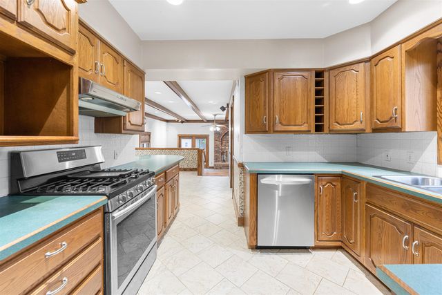 748 S 5th St, Salina, KS 67401