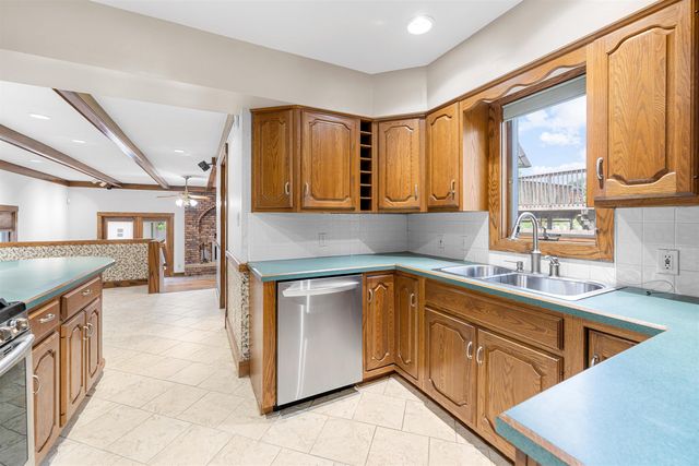 748 S 5th St, Salina, KS 67401