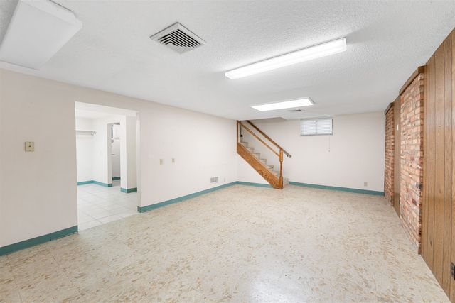 748 S 5th St, Salina, KS 67401