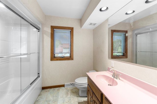 748 S 5th St, Salina, KS 67401