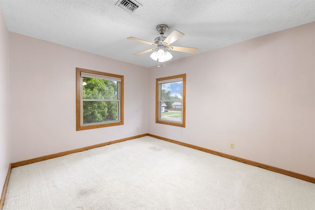 748 S 5th St, Salina, KS 67401