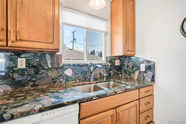 3504 Loon Lake Court, Fenton Charter Township, MI 48451