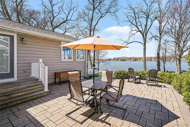 3504 Loon Lake Court, Fenton Charter Township, MI 48451