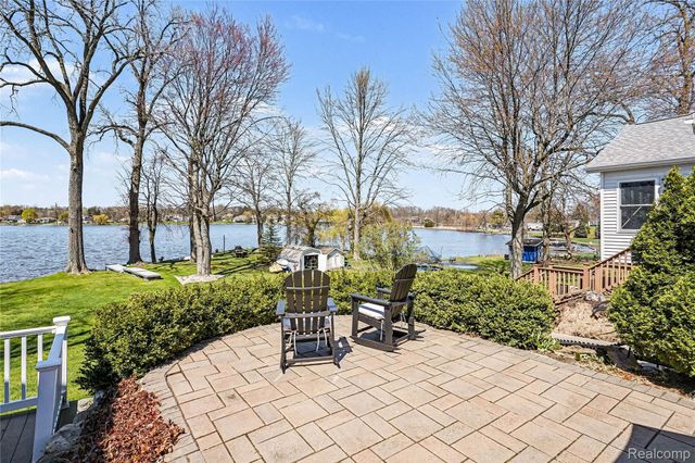 3504 Loon Lake Court, Fenton Charter Township, MI 48451