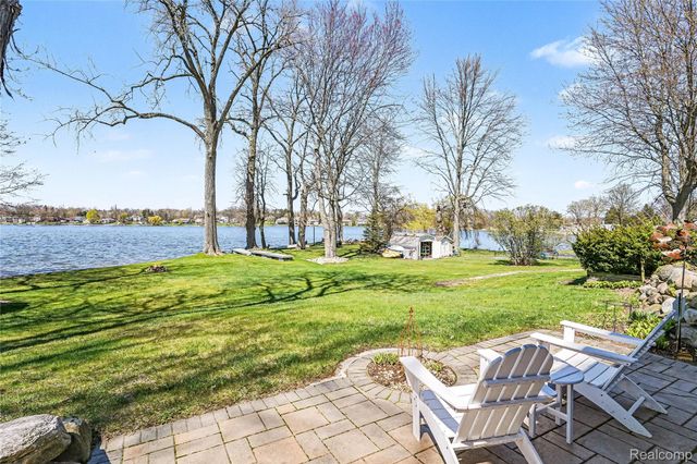 3504 Loon Lake Court, Fenton Charter Township, MI 48451