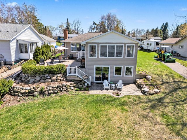 3504 Loon Lake Court, Fenton Charter Township, MI 48451