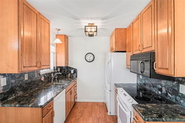 3504 Loon Lake Court, Fenton Charter Township, MI 48451