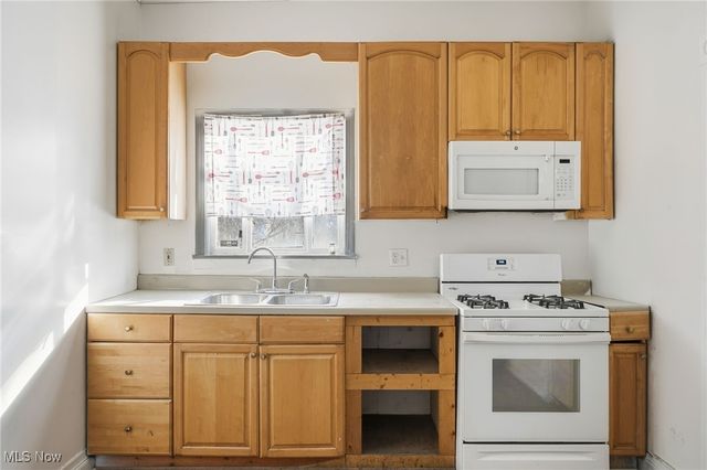 604 E Buchtel Avenue, Akron, OH 44304