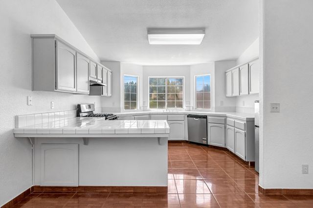 5798 W Acacia Avenue, Fresno, CA 93722