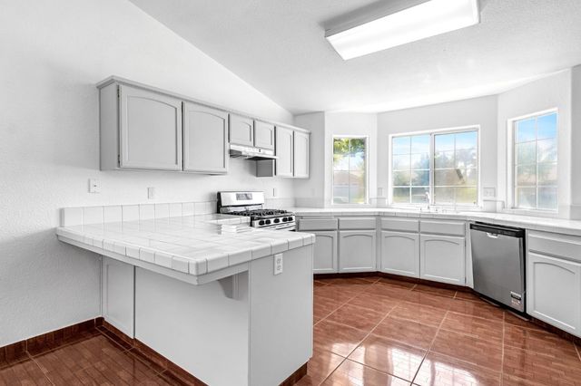 5798 W Acacia Avenue, Fresno, CA 93722