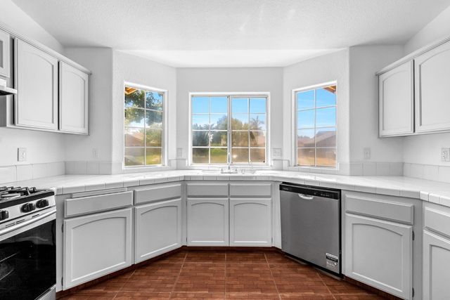 5798 W Acacia Avenue, Fresno, CA 93722