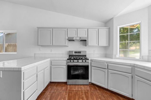 5798 W Acacia Avenue, Fresno, CA 93722