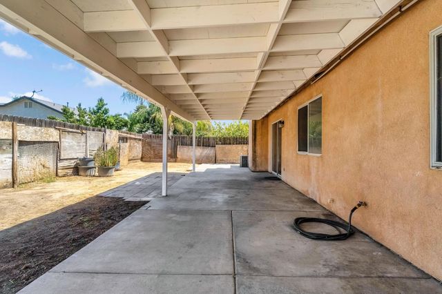 5798 W Acacia Avenue, Fresno, CA 93722