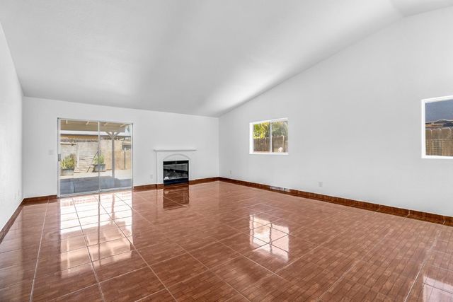 5798 W Acacia Avenue, Fresno, CA 93722