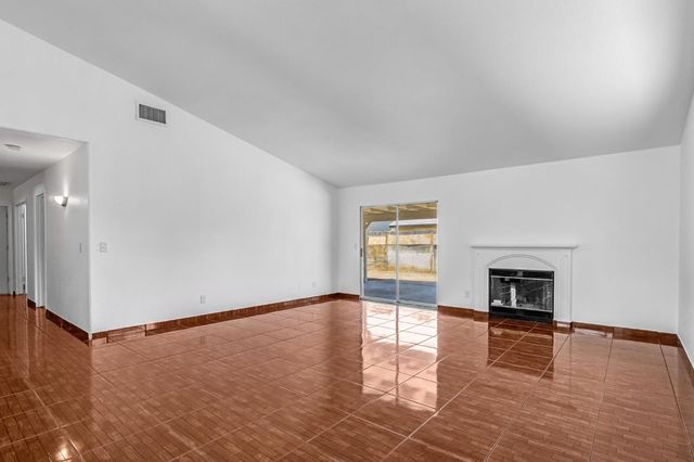 5798 W Acacia Avenue, Fresno, CA 93722