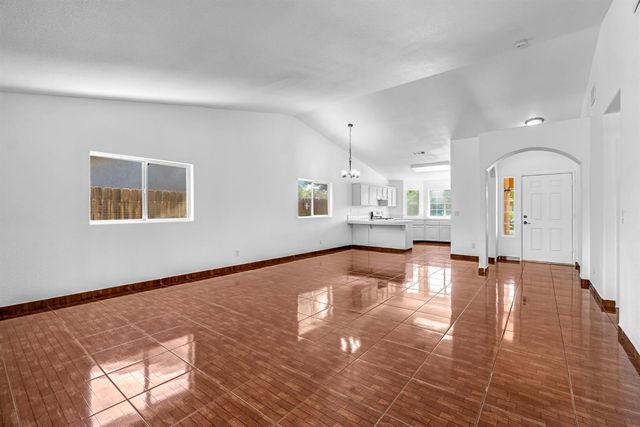 5798 W Acacia Avenue, Fresno, CA 93722