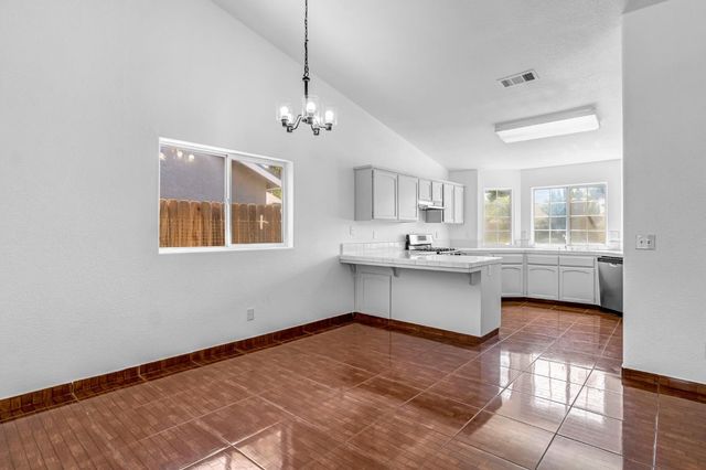 5798 W Acacia Avenue, Fresno, CA 93722